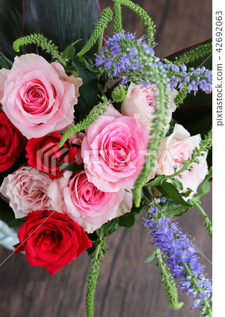 玫瑰花束 42692063