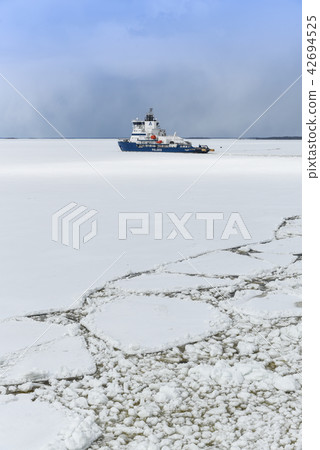 Ice Breaker Ice Breaker 42694525