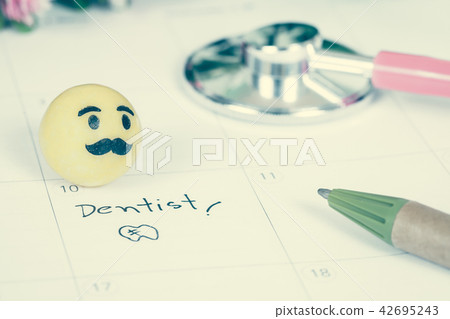 Reminder "Dentist appointment" in calendar Reminder "Dentist appointment" in calendar 42695243