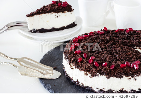 Delicious vanilla chocolate cheesecake. 42697289