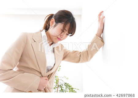 Business woman suffering from abdominal pain 42697868