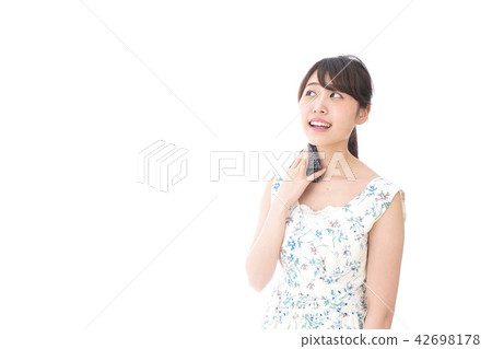 一個炎熱的夏天和汗水的女人 42698178