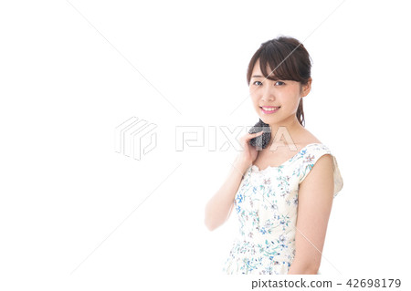 一個炎熱的夏天和汗水的女人 42698179