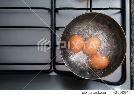 eggs in boiling water eggs in boiling water 42698944