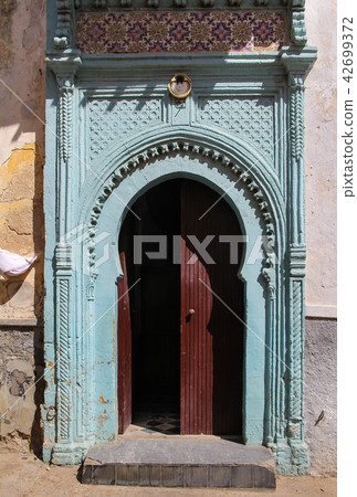 Traditional arabian ornate gate with opened door 42699372