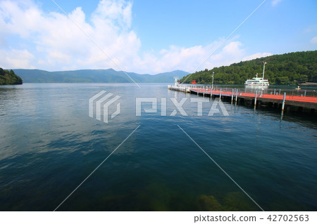Lakeside of Hakone Ashinoko 42702563