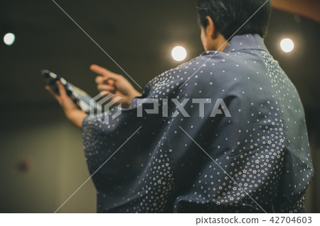 階段 舞台 人 42704603