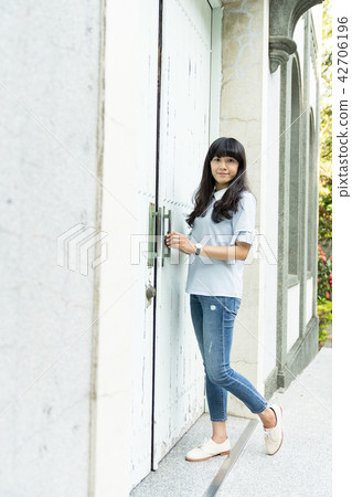 Asia Taiwan Tainan Theological Seminary Tourist Attractions Sightseeing School Campus College Corridor Fountain Sink Girl Female Woman Portrait Portrait 42706196