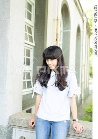 亞洲台灣台南神學院旅遊景點觀光學校校園大學生走廊噴泉噴水池女生女性女人肖像人像 42706205
