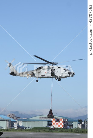 Maritime Self Defense Force SH-60K Sea Hawk anti-submarine patrol helicopter hanging luggage hanging 42707562
