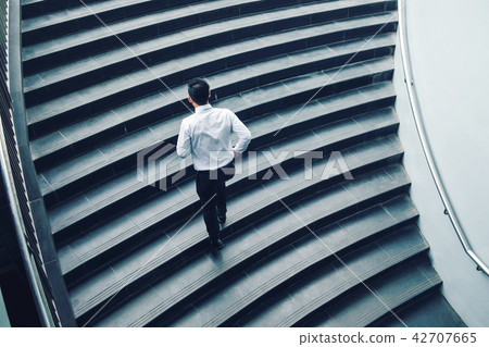 Businessman running fast upstairs Growth up  42707665