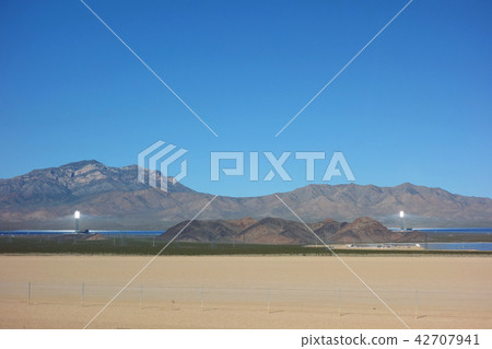 Mohavi高速公路景觀伊万帕電力發電系統 42707941