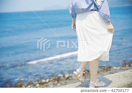 婦女夏天海 婦女夏天海 42708177
