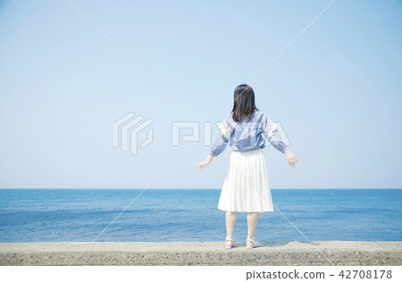 婦女夏天海 婦女夏天海 42708178