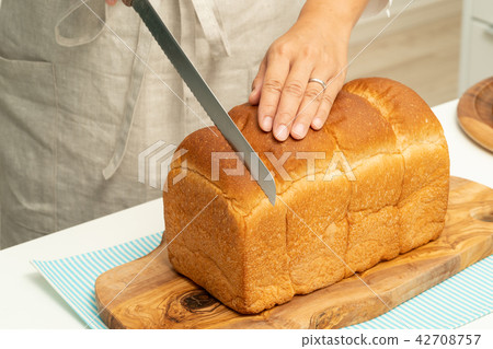 Hand cutting bread Hand cutting bread 42708757