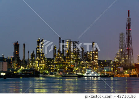 Negishi煉油廠夜視圖 42710186