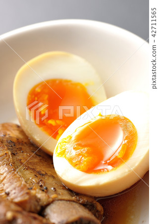 Boiled egg and meat 42711565