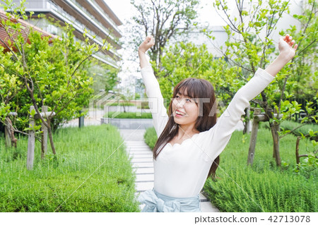 A young woman growing A young woman growing 42713078