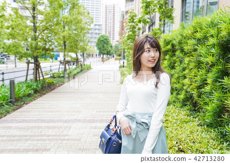 A woman who dating in town A woman who dating in town 42713280
