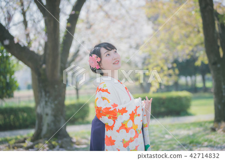 大學生 畢業生 畢業 42714832