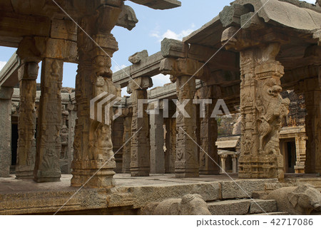 Carved pillars, Achyuta Raya temple, Hampi Carved pillars, Achyuta Raya temple, Hampi 42717086