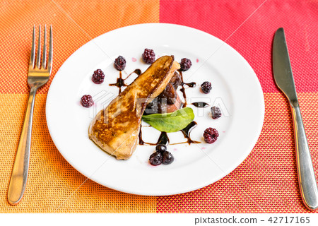 Foie gras, grilled 42717165