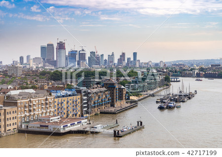 London cityscape with River Thames London cityscape with River Thames 42717199