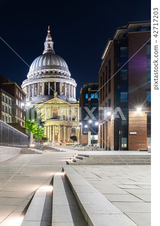 London St paul cathedral sunset 42717203
