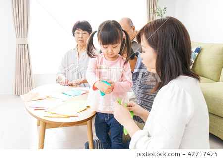 Happy family Happy family 42717425