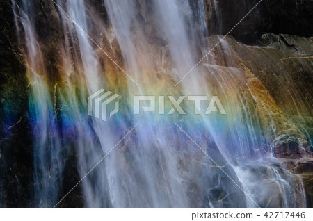 Close-up of a Rainbow in front of the Upper Yosemite Falls 42717446