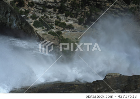 Upper Yosemite Falls: Straight from above 42717518