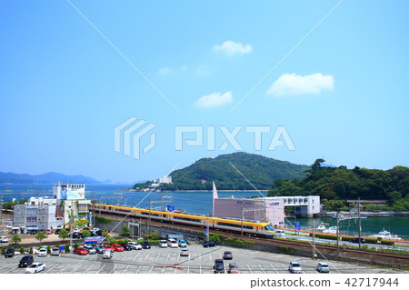 Kintetsu train running in Toba city Kintetsu train running in Toba city 42717944