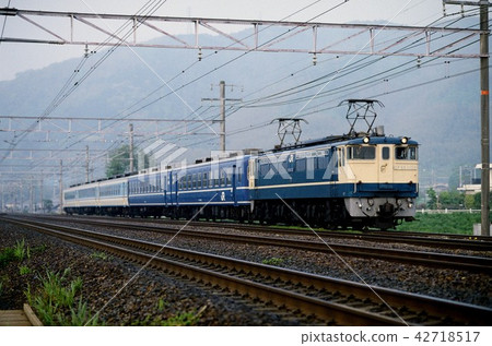 1994 EF651132快速的月光三洋和高知在東海道線清晨運行 42718517