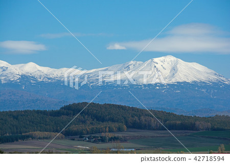 Snowy mountain ranges Daisetsuzan 42718594