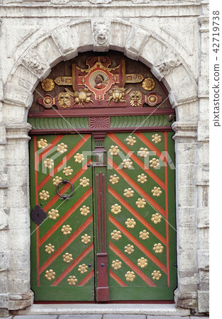 Sculptures of the House of the Blackheads in Riga 42719738