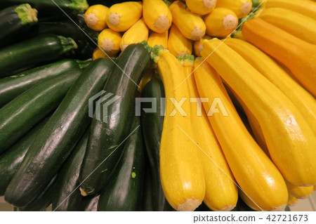 zucchini zucchini 42721673