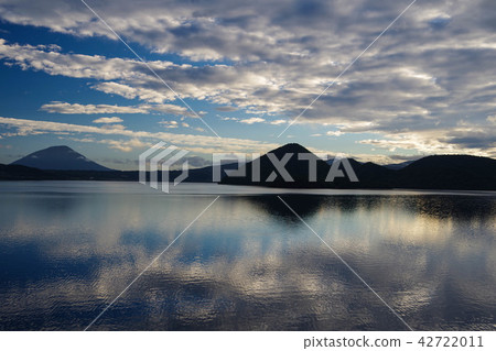 洞爺湖和羊蹄山 洞爺湖和羊蹄山 42722011