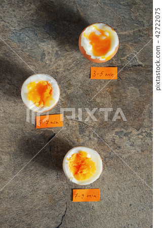 Boiled eggs by the minute 42722075