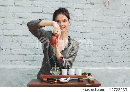 Young woman sitting in meditation pose 42722985