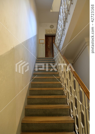 The stairs up to the house 42723168