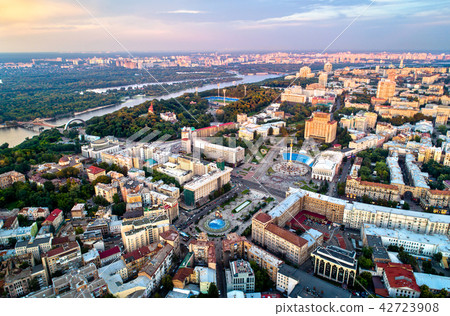 Aerial view of Independence Square - Maidan Nezalezhnosti and other landmarks in Kiev, Ukraine 42723908