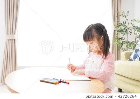 Children playing alone 42726264