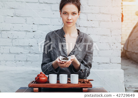 Young woman sitting in meditation pose 42729649