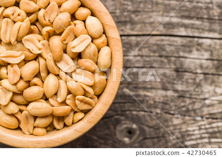 Salted roasted peanuts. 42730465