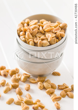 Salted roasted peanuts. 42730466
