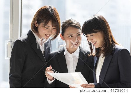 女同事諮詢團隊 女同事諮詢團隊 42731034