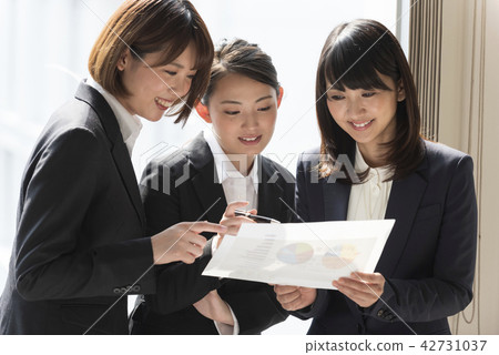 女同事諮詢團隊 女同事諮詢團隊 42731037