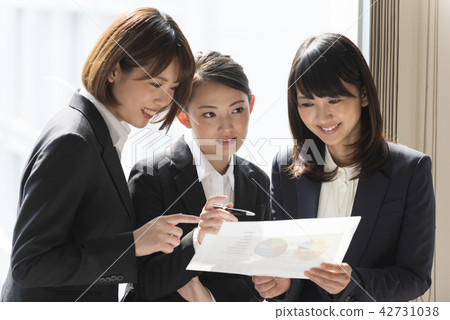 女同事諮詢團隊 女同事諮詢團隊 42731038