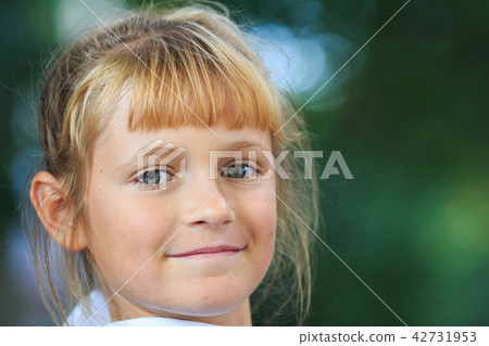 little girl's face closeup, smiling child 42731953