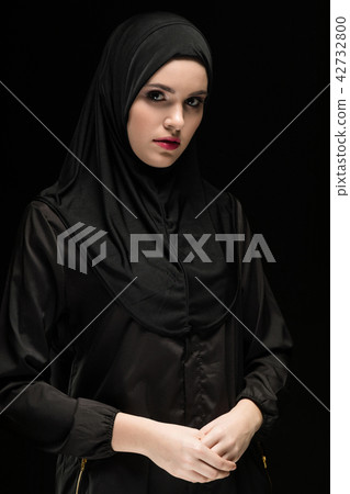 Portrait of young Muslim woman in traditional clothes 42732800